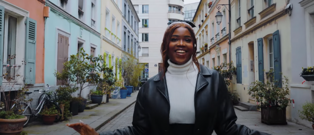 Photo de MAHEVA diffuse l'amour dans son nouveau clip « BÉNIE »