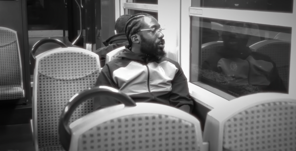 Douma dévoile « Mauvais train de vie », une ballade rap pleine d’émotion