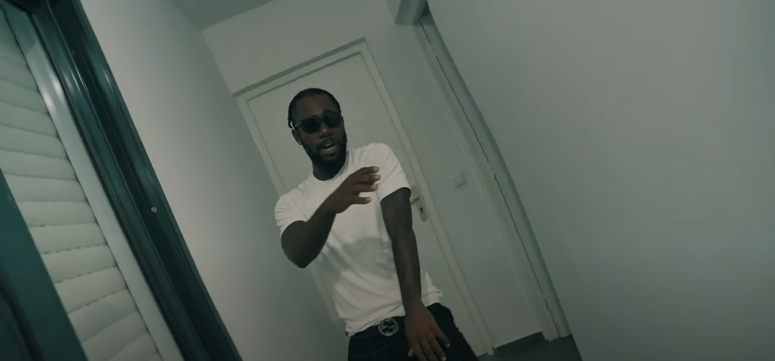 Photo de Thick mais pas tendre : BonsoirJeecy dégaine son banger sans filtre