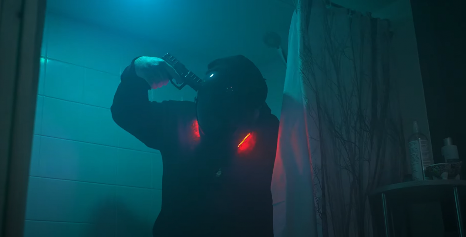 « Tiens mon gun » : Quand FRAGOULER tire à balles réelles Photo de «Vas-y tiens mon gun que j’me shoot balle dans la tête » - FRAGOULER