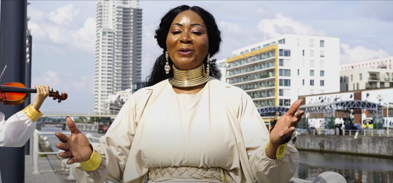 « À Tes Pieds », une offrande musicale céleste signée Famille En Christ Photo de « 107.7 » : l'évasion pop d'ANGEBAR pour voir là-haut...