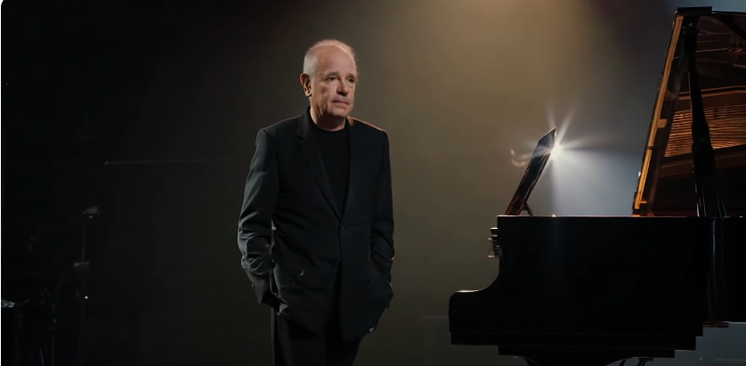 « C’est con… » : Daniel Defilipi nous emporte dans une romance sans retour