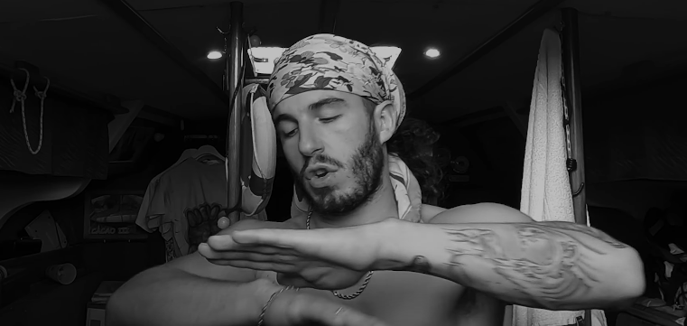 Nevo fait rimer style et rythme avec « 300 lines »