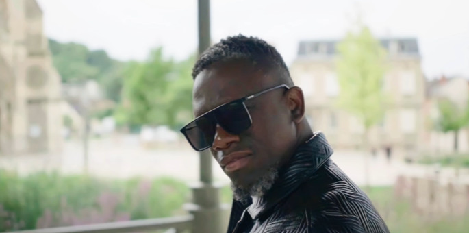 Pierre Cossa et « C’est Dieu qui » : un hymne à la grâce qui fait danser