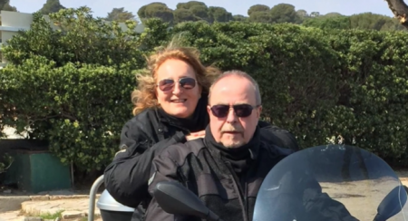 Lola Fiorini nous plonge dans l’émotion de « Une amie un étranger »