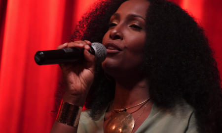 Avec « Planète », Fée Minity tisse la paix au fil de sa voix