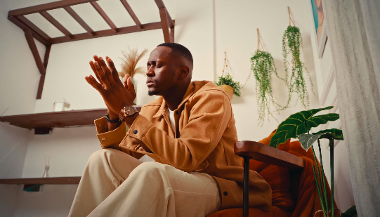 Avec « Merci Papa », El-J touche le cœur et élève l’âme