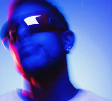 Quand l’amour s’emballe : « Tout ce temps » de Davis Hopkins