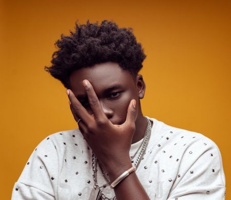 KADEUX face à la réalité dans « Habitué & Argent »