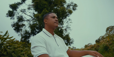 MC LIO fait battre le cœur de La Réunion avec « KOURAZ / KOZ’MAN LO KER »