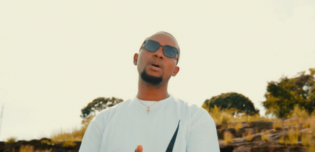 « Alone » : Simko seul… mais si bien accompagné