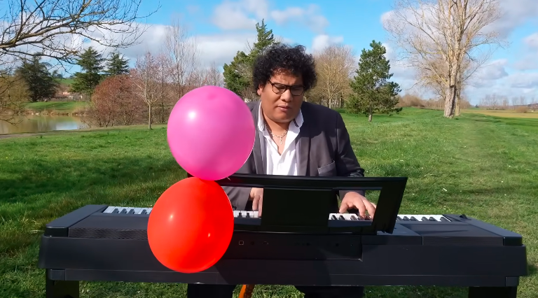 « La Fête des Amoureux » : Glenn B chante l’amour vrai