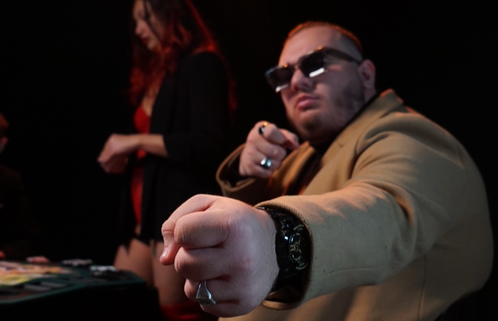 « Juste en bas » : La N met le feu au casino