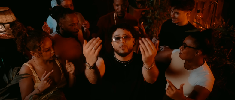 Laconi envoûte avec son nouveau single « Suis-Moi »